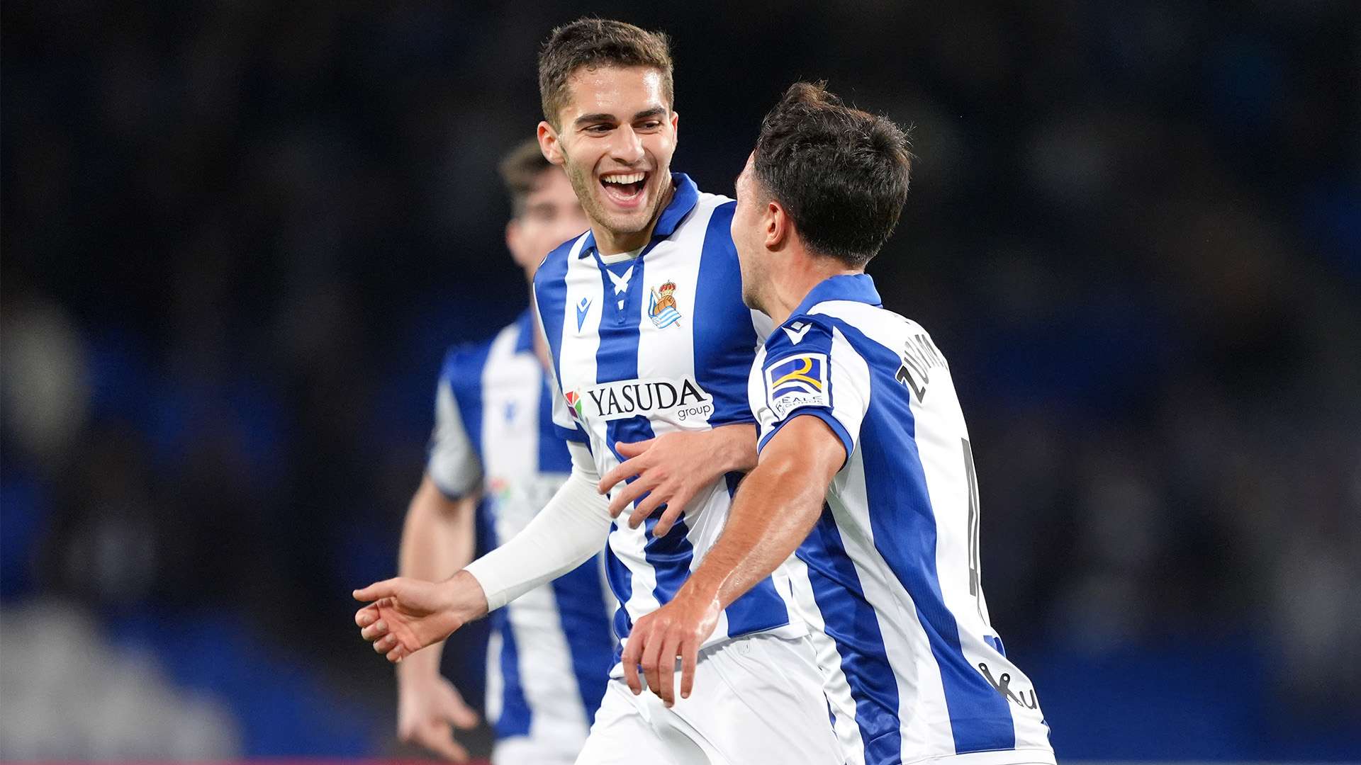 亚洲杯半场：门将险玩火、孙承敏远射造险，韩国暂0-0沙特.