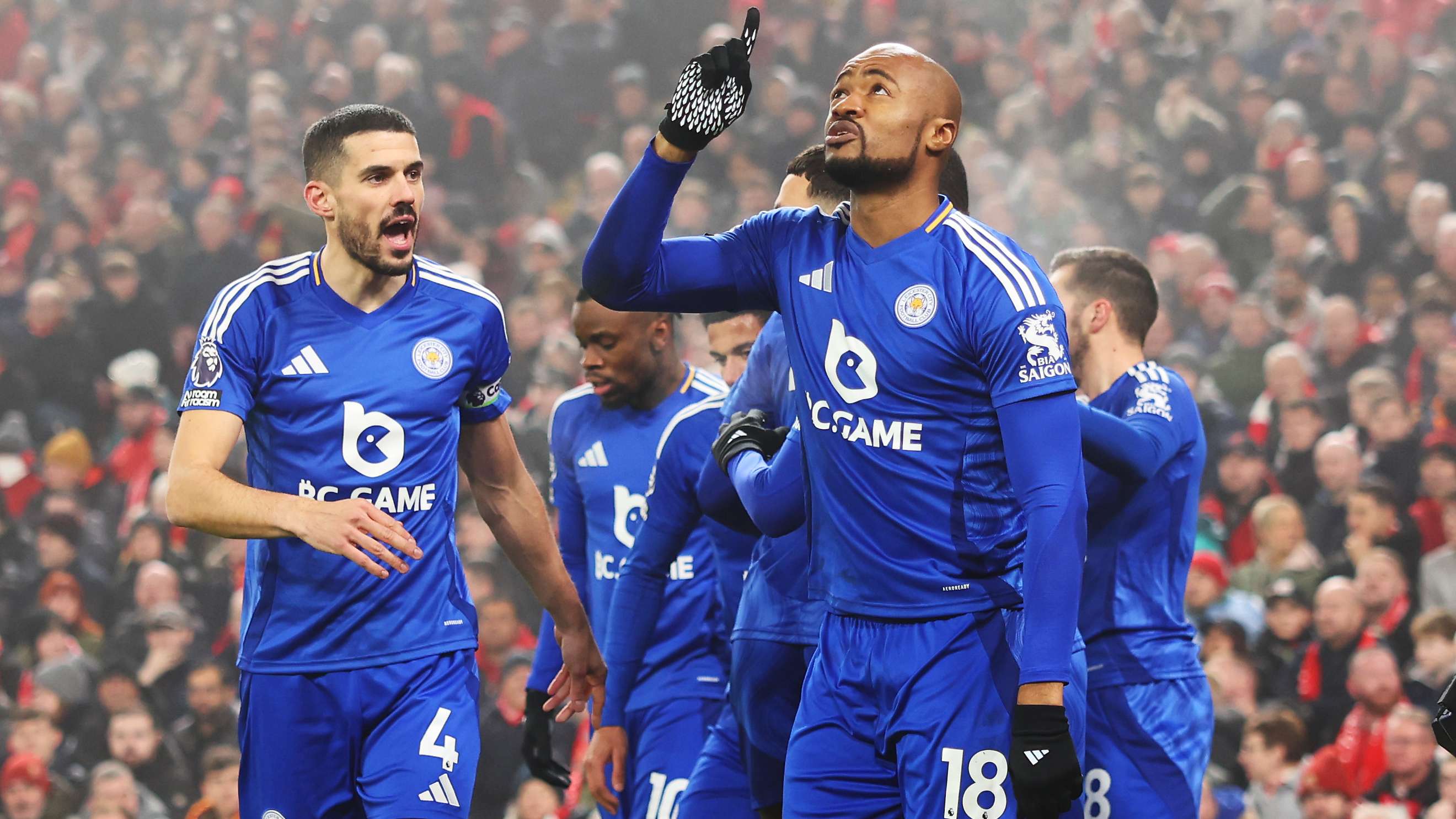 奥运冠军成都上特别“体育课” 分享中国花游拼搏故事.