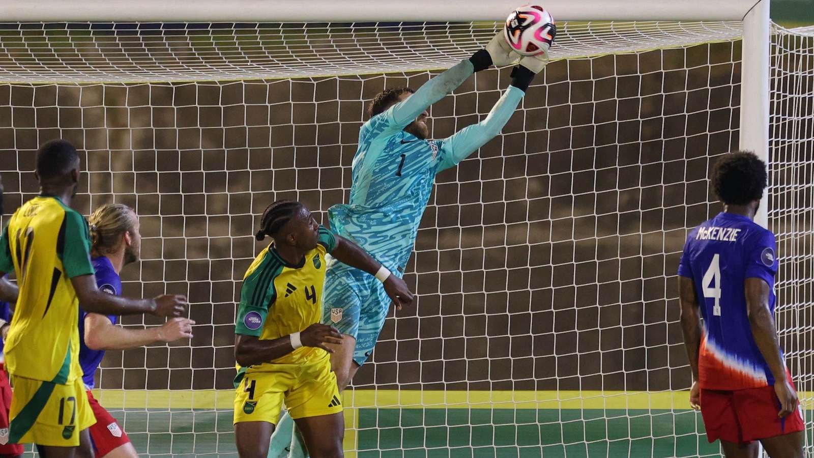 [NBA]里夫斯反击背传 詹姆斯扛着默里打成2+1.