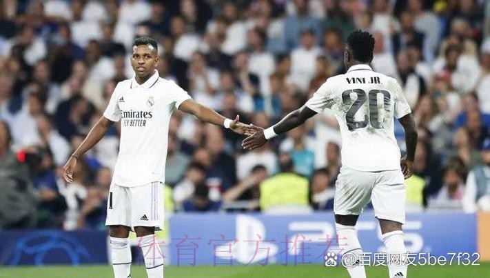 记者:里尔中卫约罗和巴黎方面谈话 但首选仍是皇马